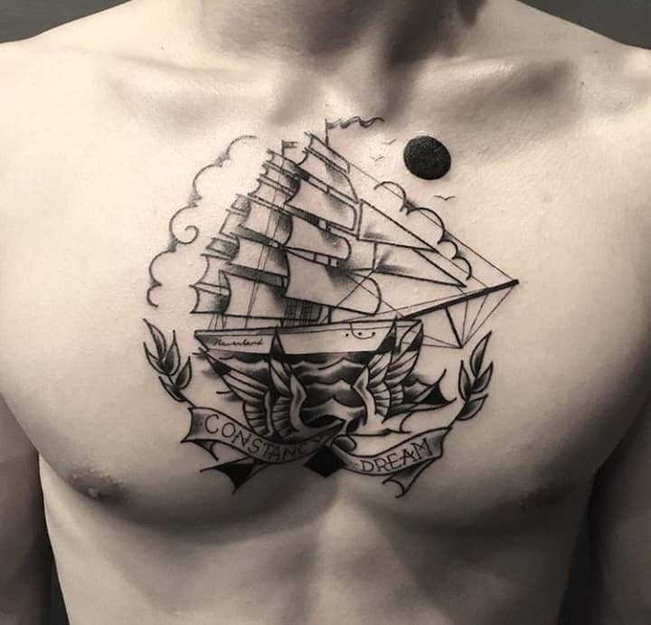 парусник тату на груди