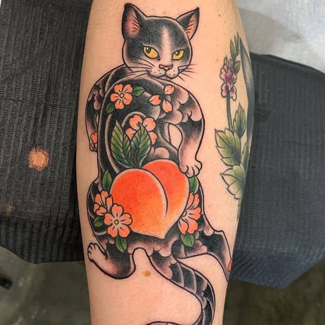 тату персик кот