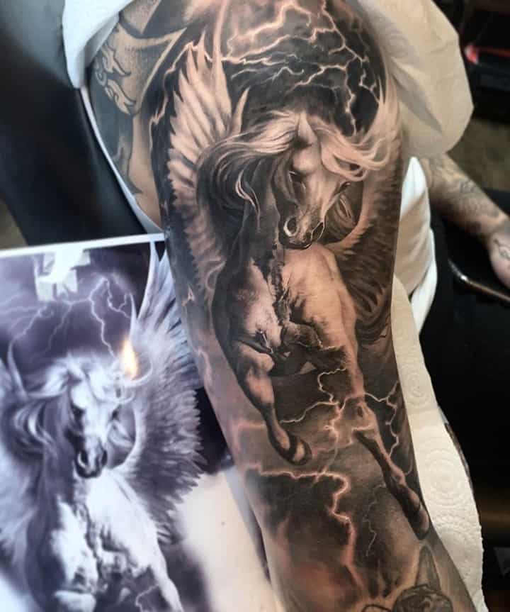 пегас тату реализм