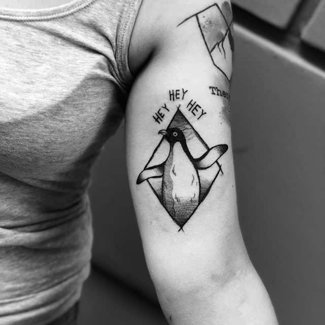 тату пингвин чб