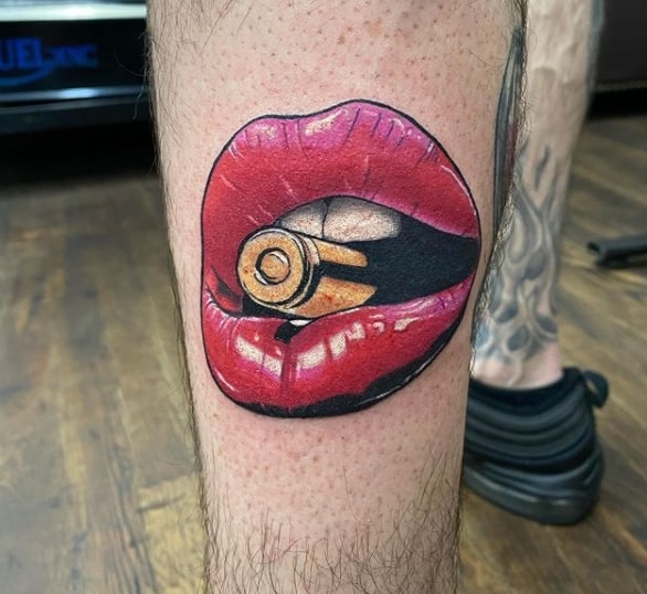 губы пуля тату