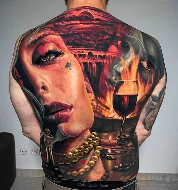 классное тату на спине