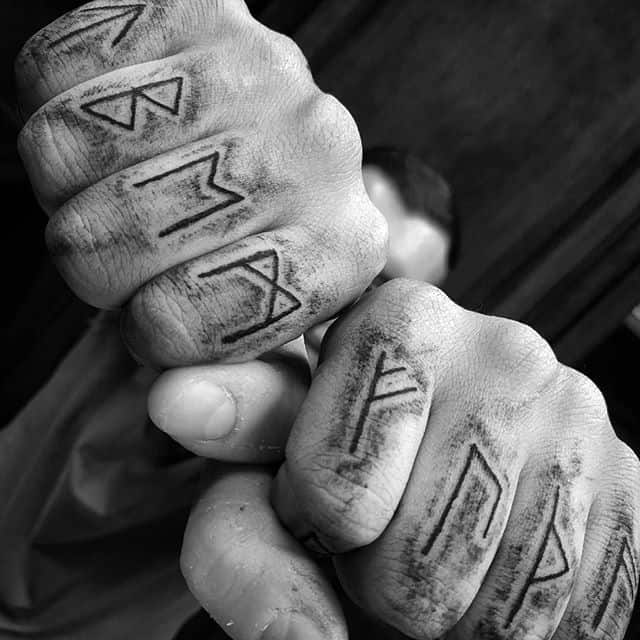тату руны