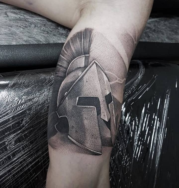 шлем спартанца тату чб