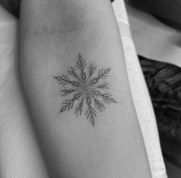 снежинка чб тату