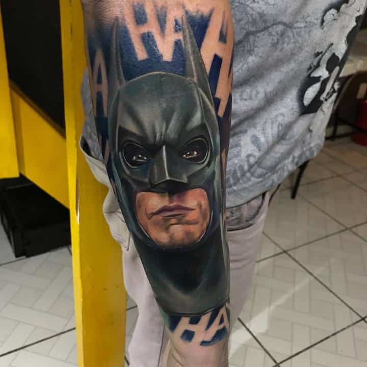 бетмен тату на предплечье