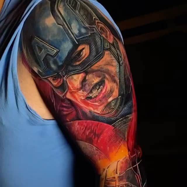 Капитан Америка тату на плече