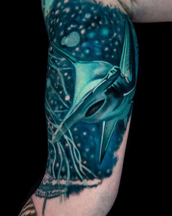 акула молот тату цвет