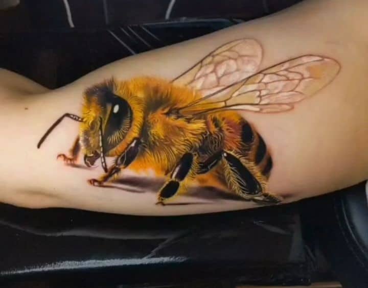 качественное тату пчела