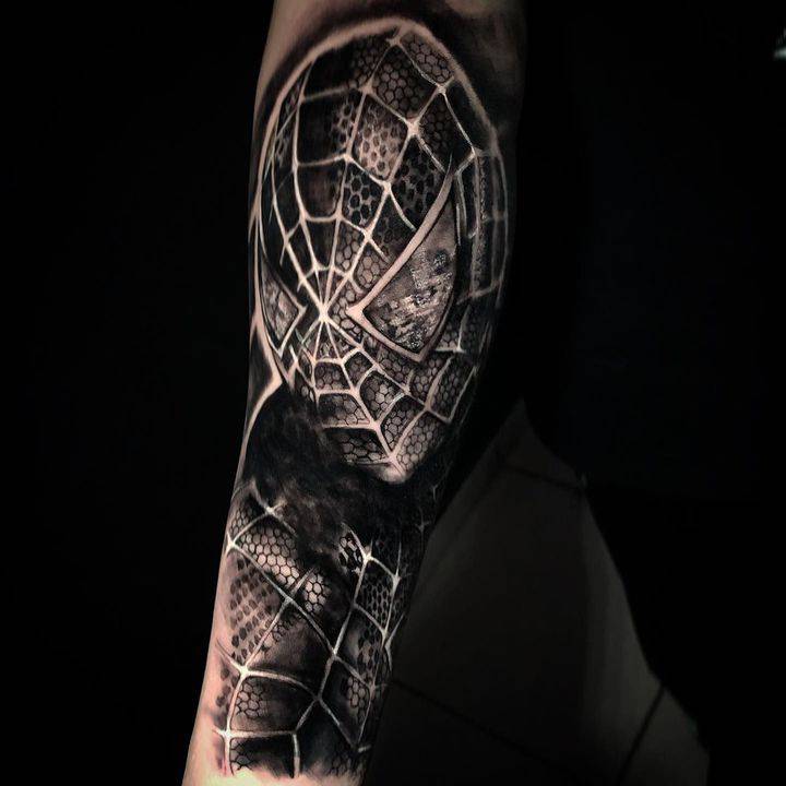 человек паук тату чб