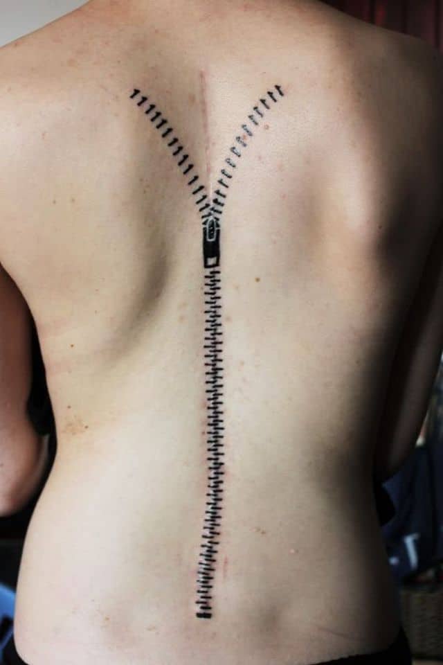 тату застежка на спине