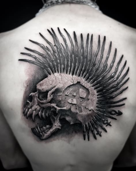 тату анархия на спине