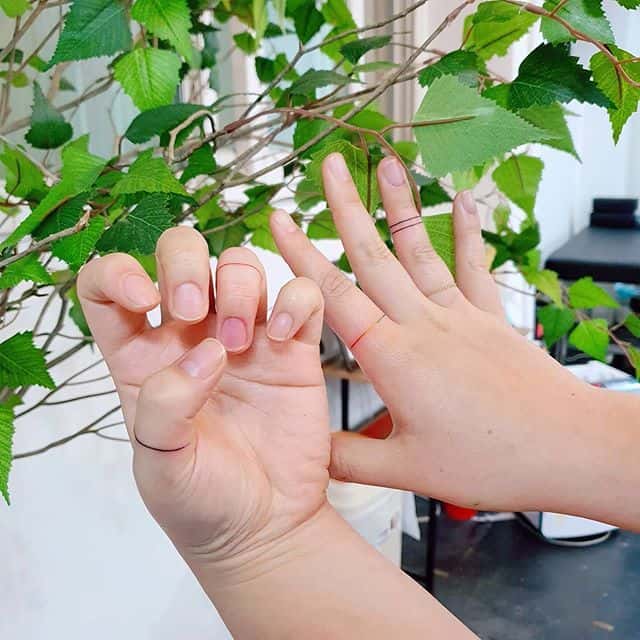 тату кольца на пальцах