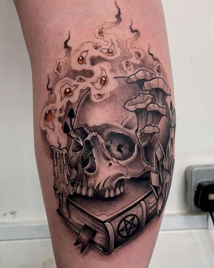 книга череп тату