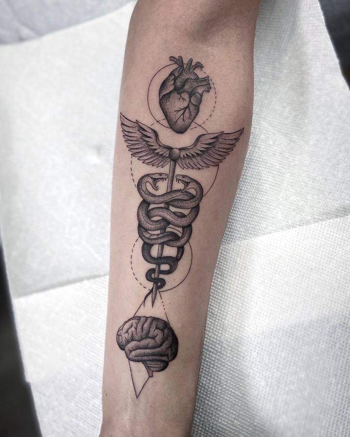 кадуцей тату сердце и мозг