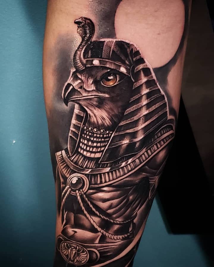 бог Ра тату реализм