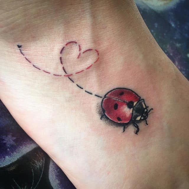 тату божья коровка