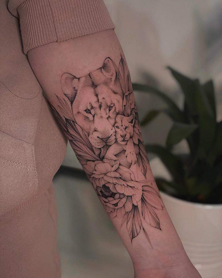 львица и львенок тату