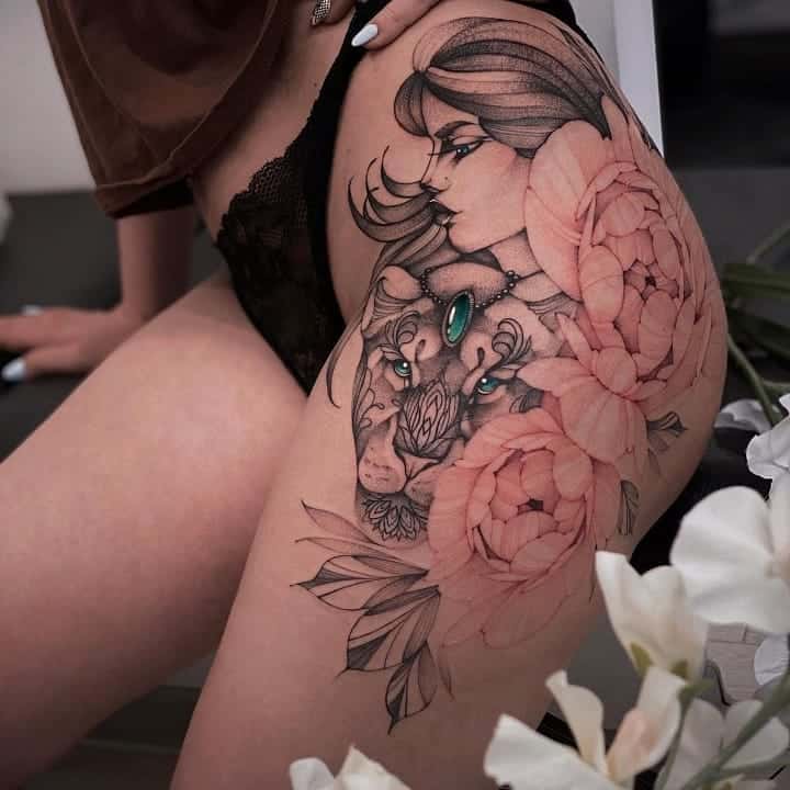львица тату на бедре