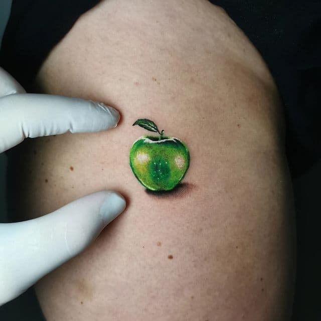 миниатюра тату яблоко