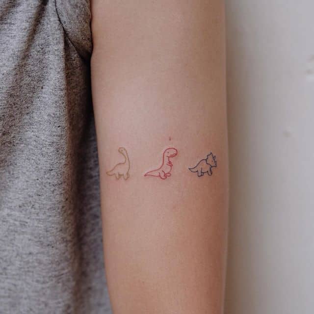 тату минимализм динозаврики