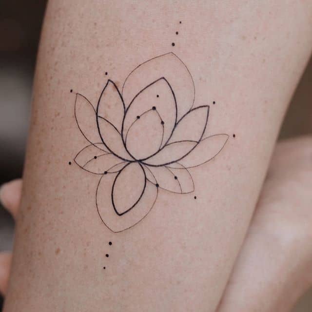 минималистичное тату лотос