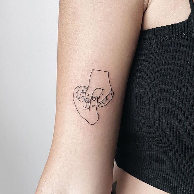 тату минимализм на руке