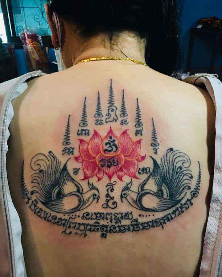 сак янт тату с лотосом