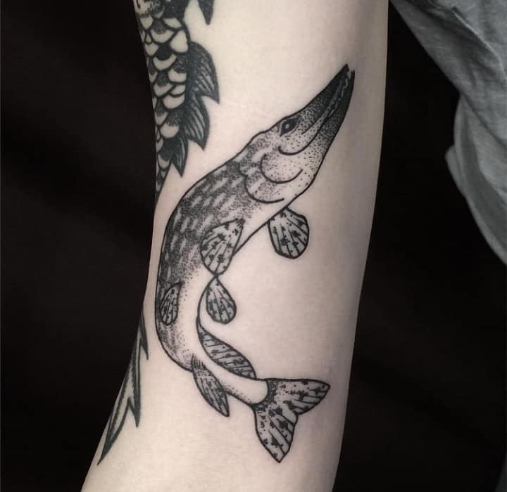 щука тату на руке