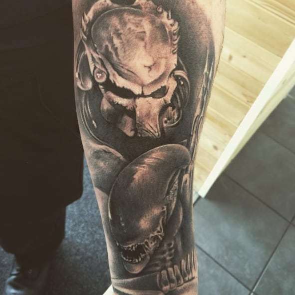 тату чужой и хищник предплечье