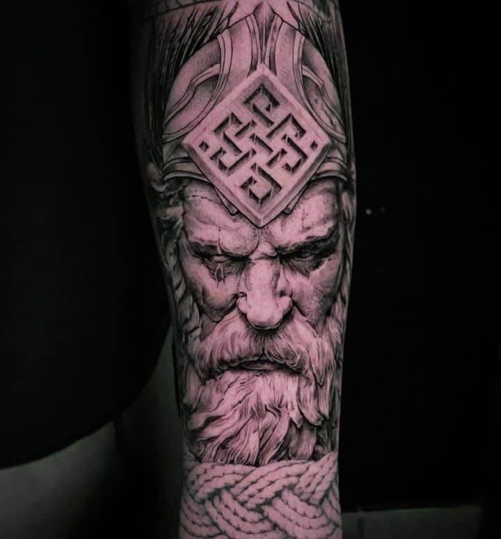 тату скандинавский бог один