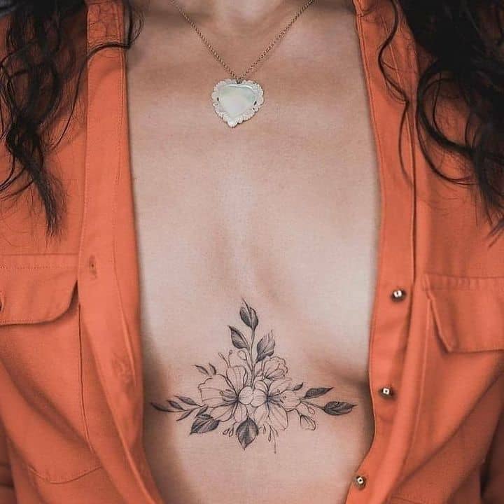 тату под грудью