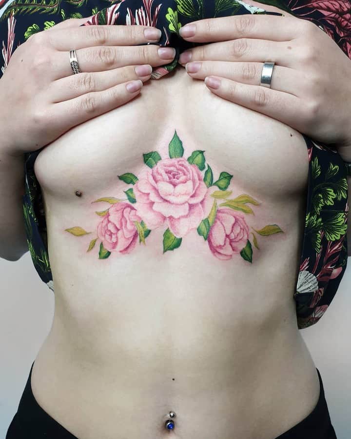женское тату под грудью цветы