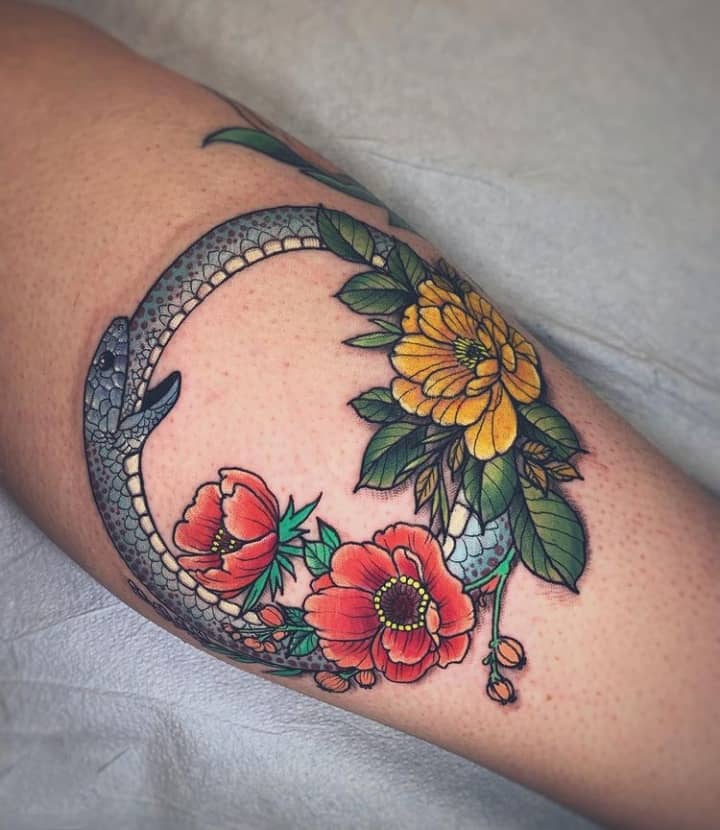уроборос тату с цветами