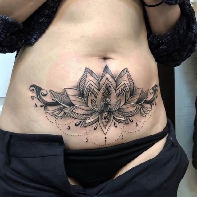 тату на шраме от кесарева сечения лотос