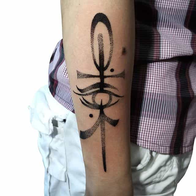 тату точками анкх