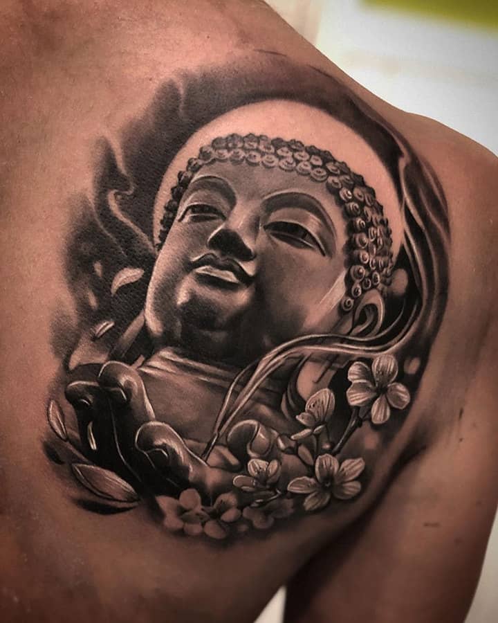мужское тату на лопатке будда