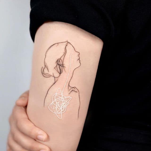 легкое тату на руке силуэт