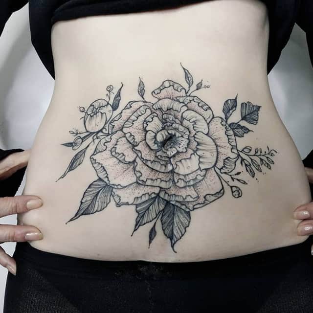 тату на талии цветы