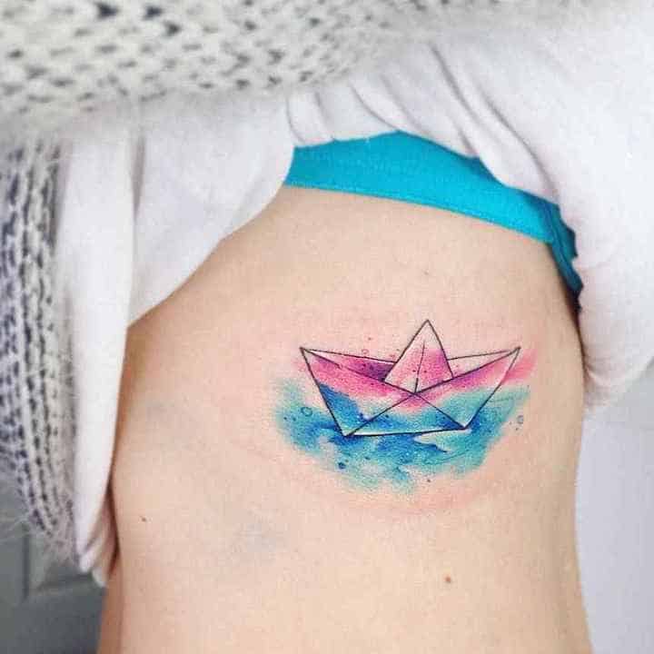 тату цветной бумажный кораблик