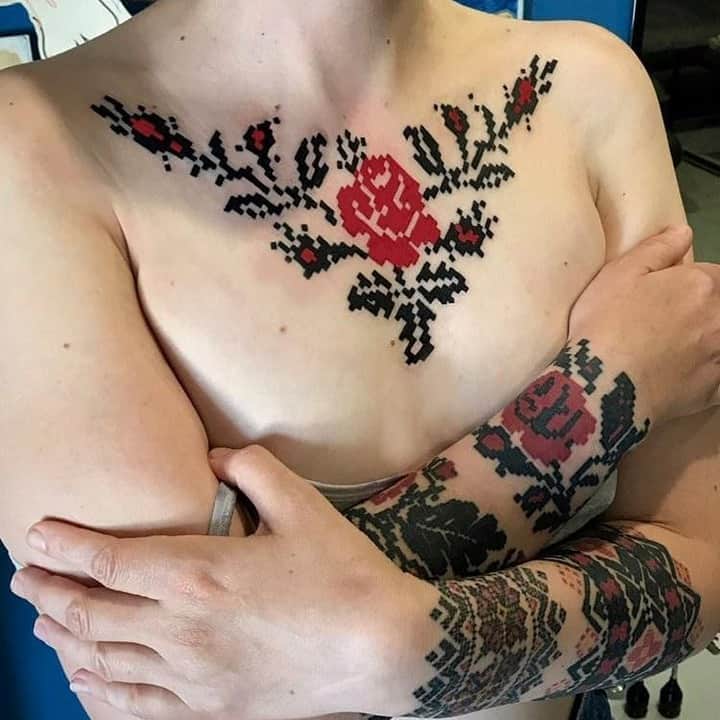 украинская вышивка тату на груди