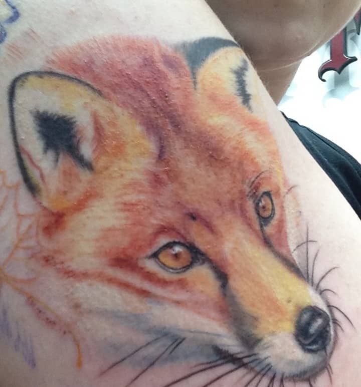 Неправильно зажившее цветное тату