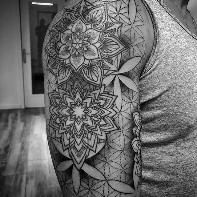 орнамент тату мандала