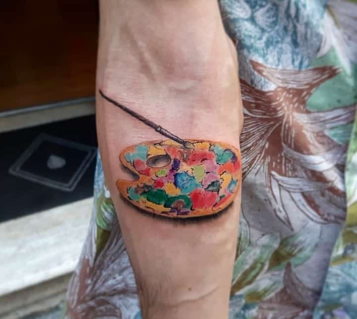 тату палитра художника на руке