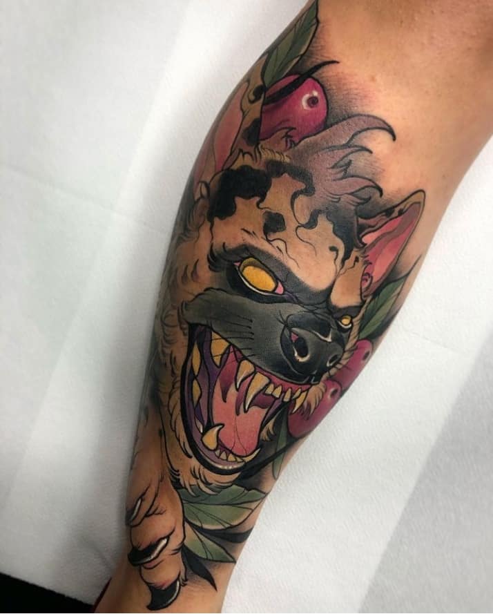 гиена тату цвет