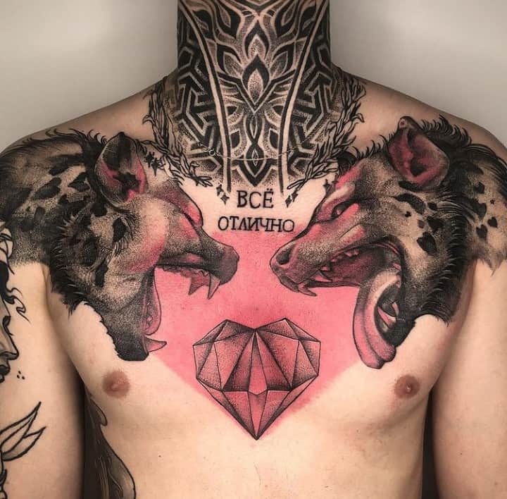 гиена тату на груди
