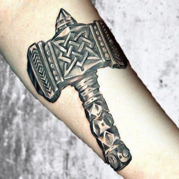 тату молот и квадрат сварога