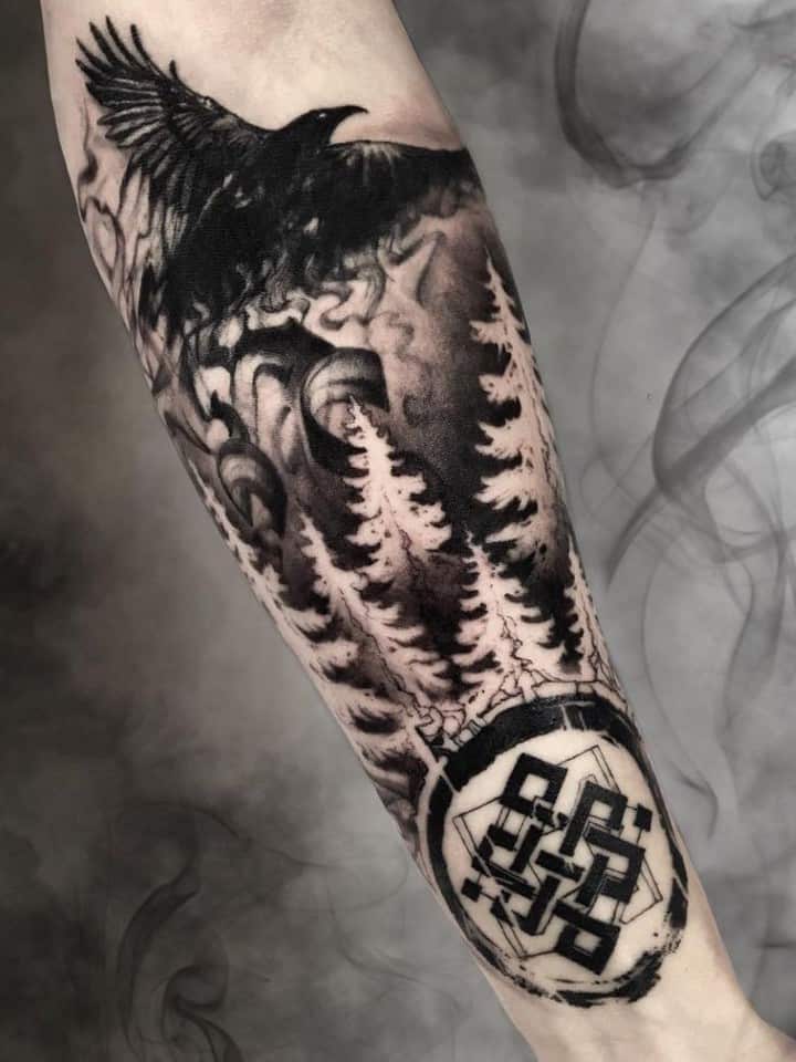тату ворон и квадрат сварога