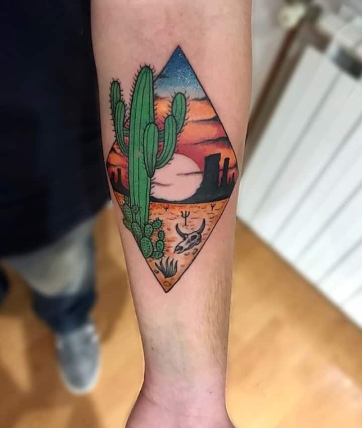 Ромб тату на руке