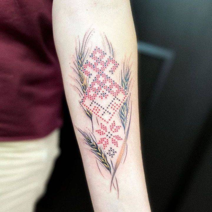 тату украинский орнамент с колоском